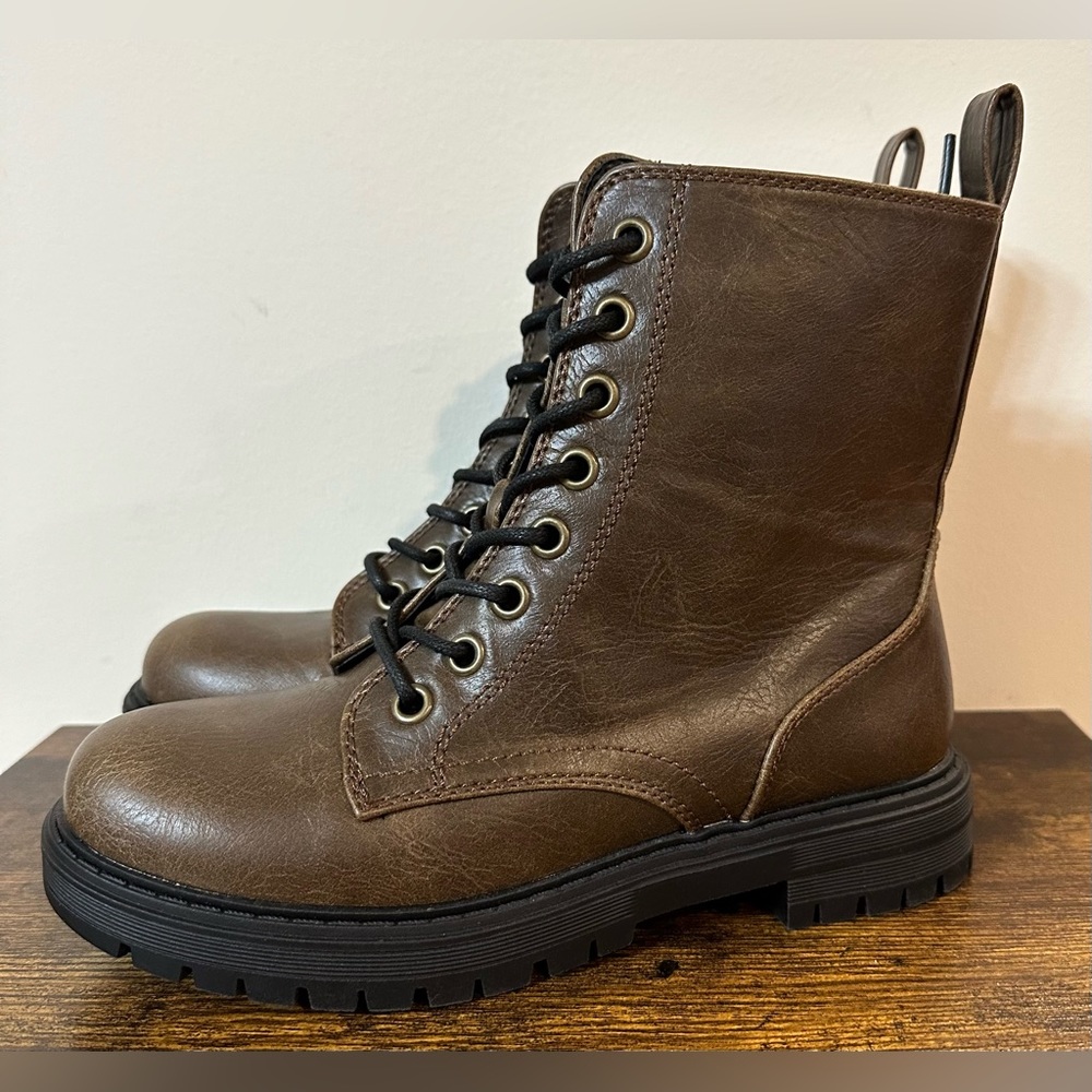 SO Womens Reindeer Brown Combat Boot NWT Size 6.5